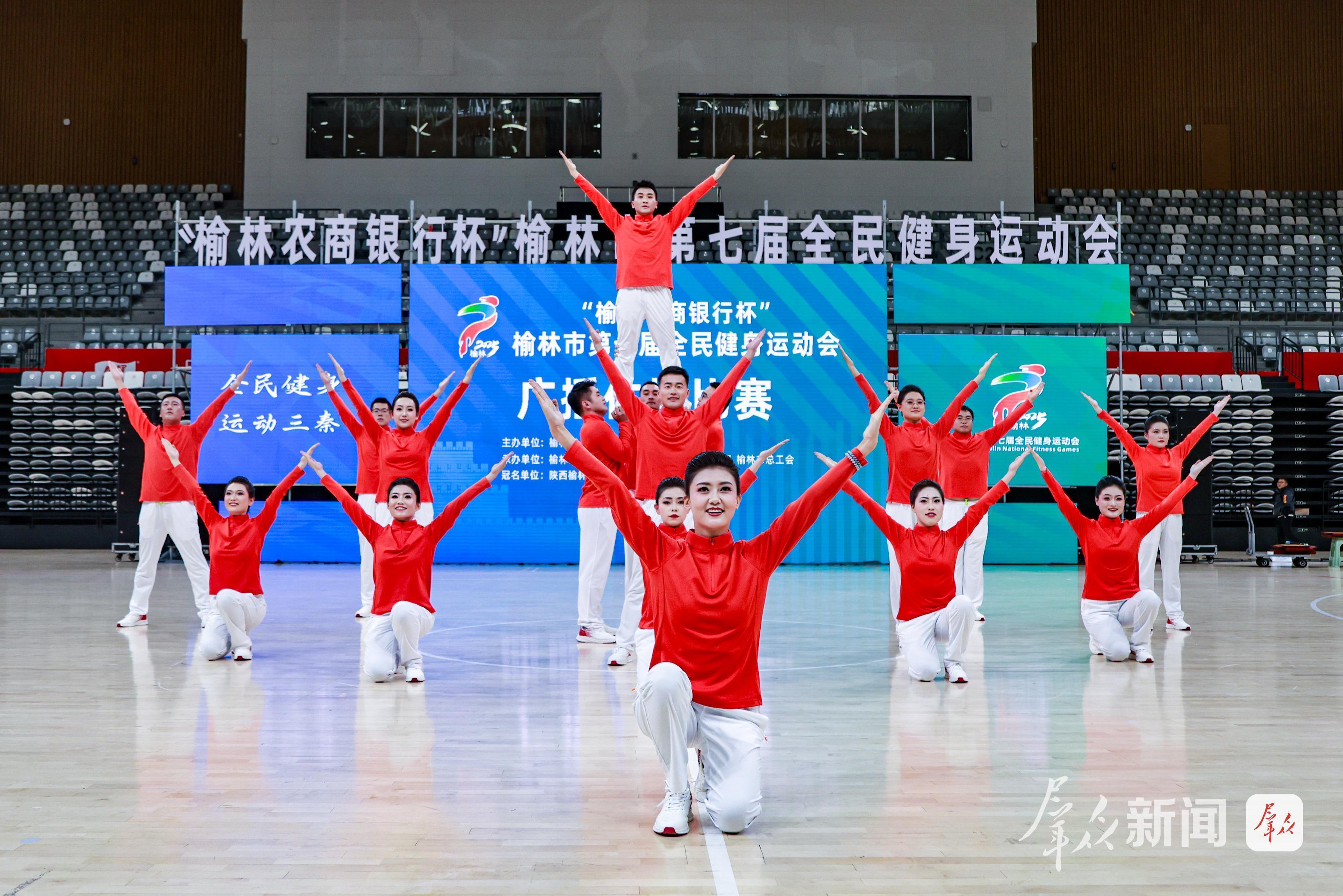 与专业姿态, 红布在双方, 体操的规范