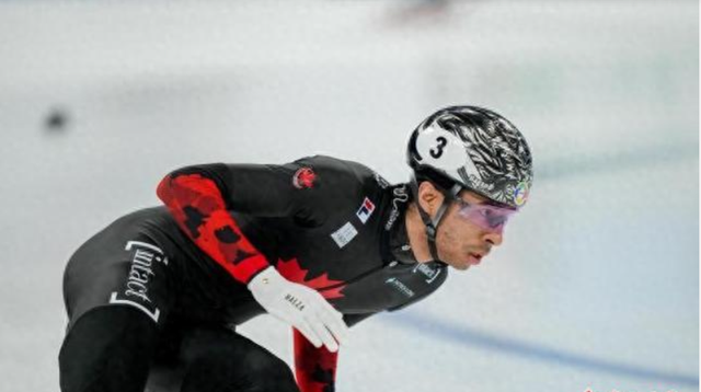 后一圈的弯, 道处强行超 后一圈的弯, 道处强行超